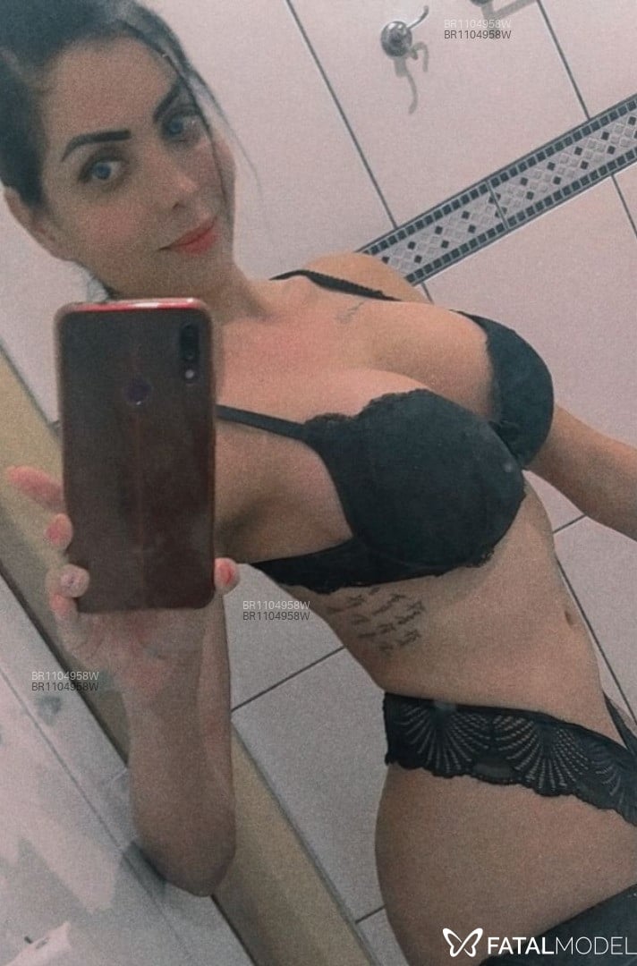 Acompanhante travesti com cabelo castanho de olhos castanhos em Maceió Acompanhante travesti com cabelo castanho de olhos castanhos em Maceió - Isabeli fontana