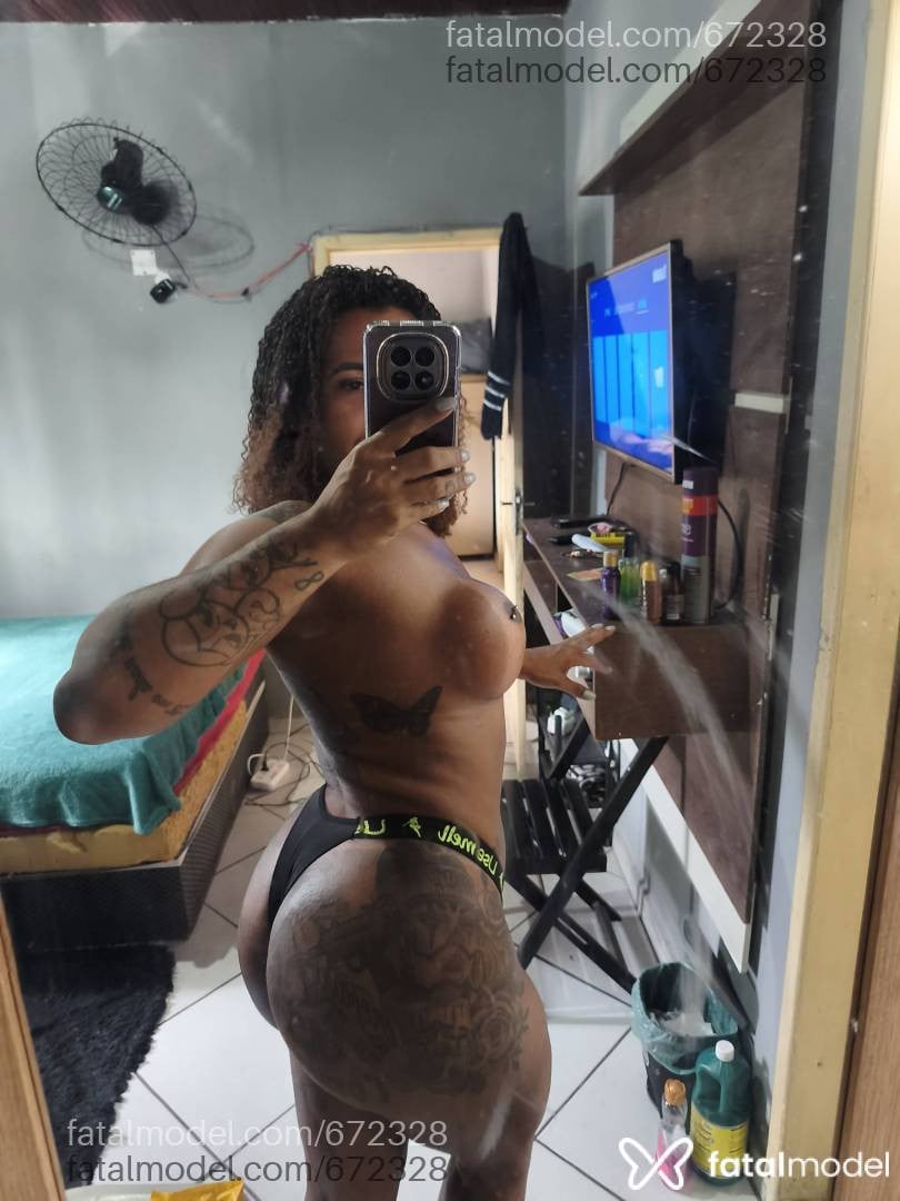 Acompanhante mulher trans com cabelo castanho de olhos castanhos - ALANA SANCHEZ