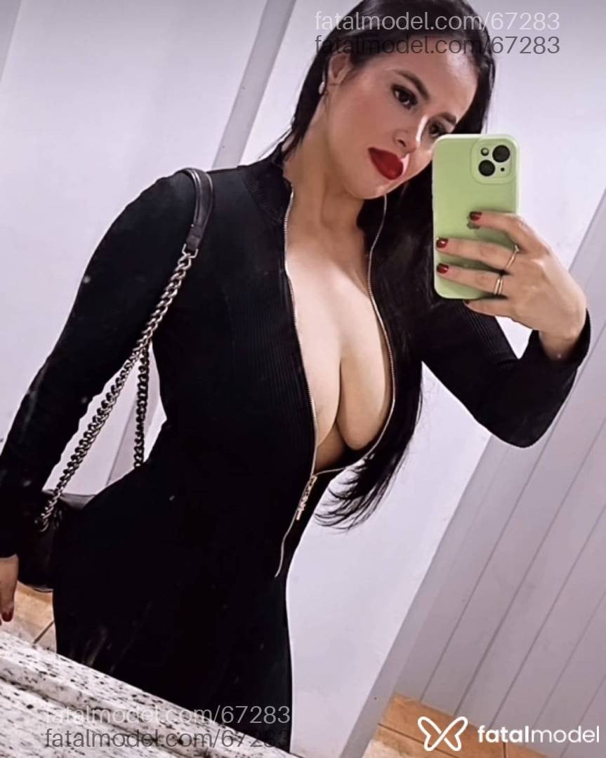 Acompanhante mulher morena (o) de olhos pretos - Manu Mallman