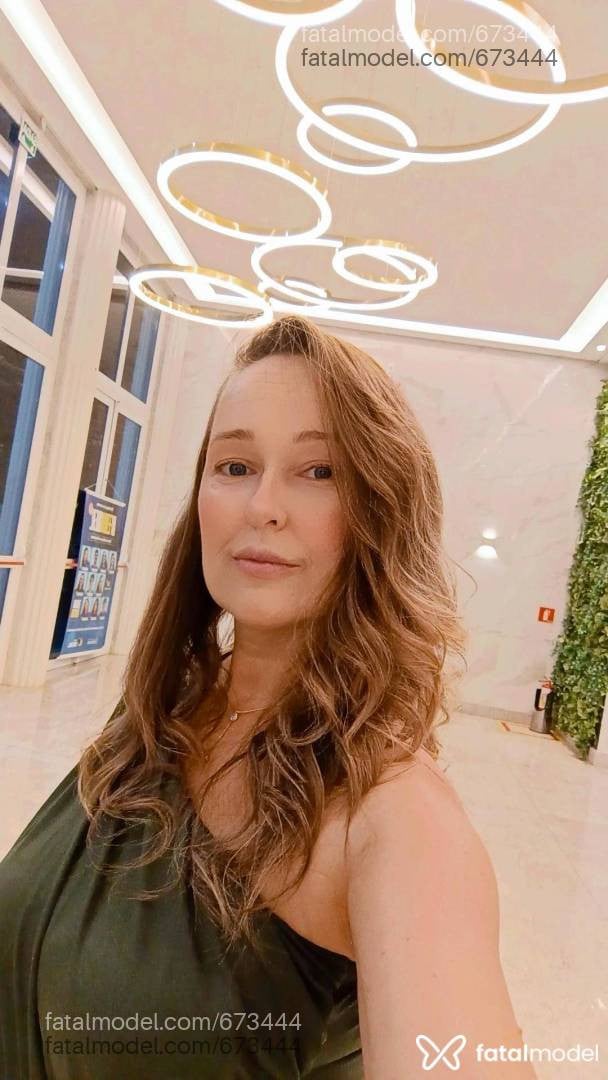 Acompanhante mulher loira (o) de olhos azuis - Luana Prado
