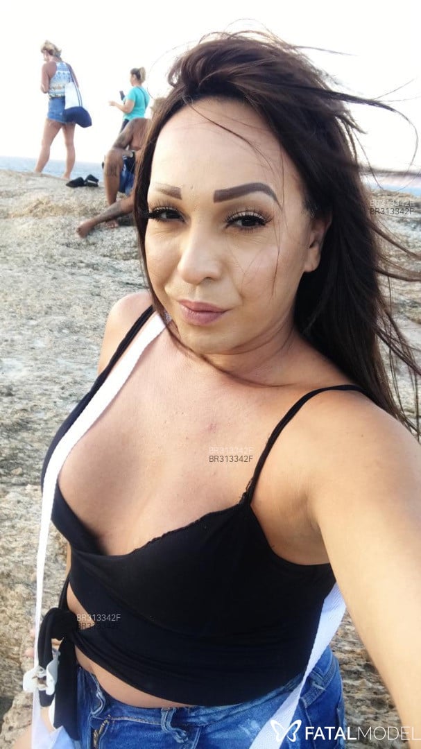 Acompanhante mulher trans com cabelo castanho de olhos castanhos em Rio de Janeiro - Adriana Macedo