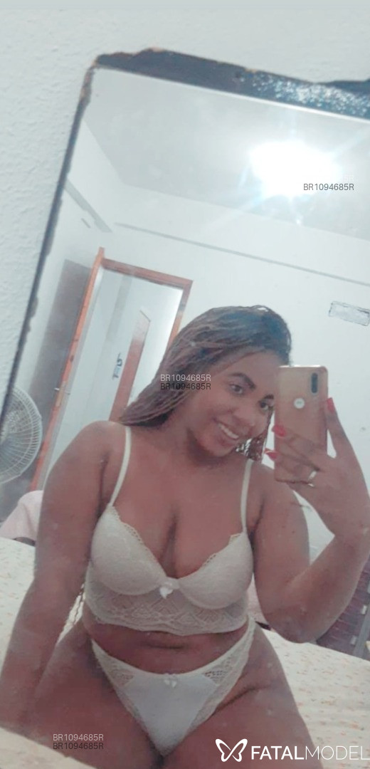 Acompanhante mulher loira (o) de olhos castanhos em Patos de Minas - Pamella Completa