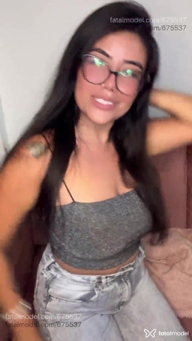 Acompanhante mulher com cabelo castanho de olhos castanhos em Lucas do Rio Verde - Mel Bittencourt