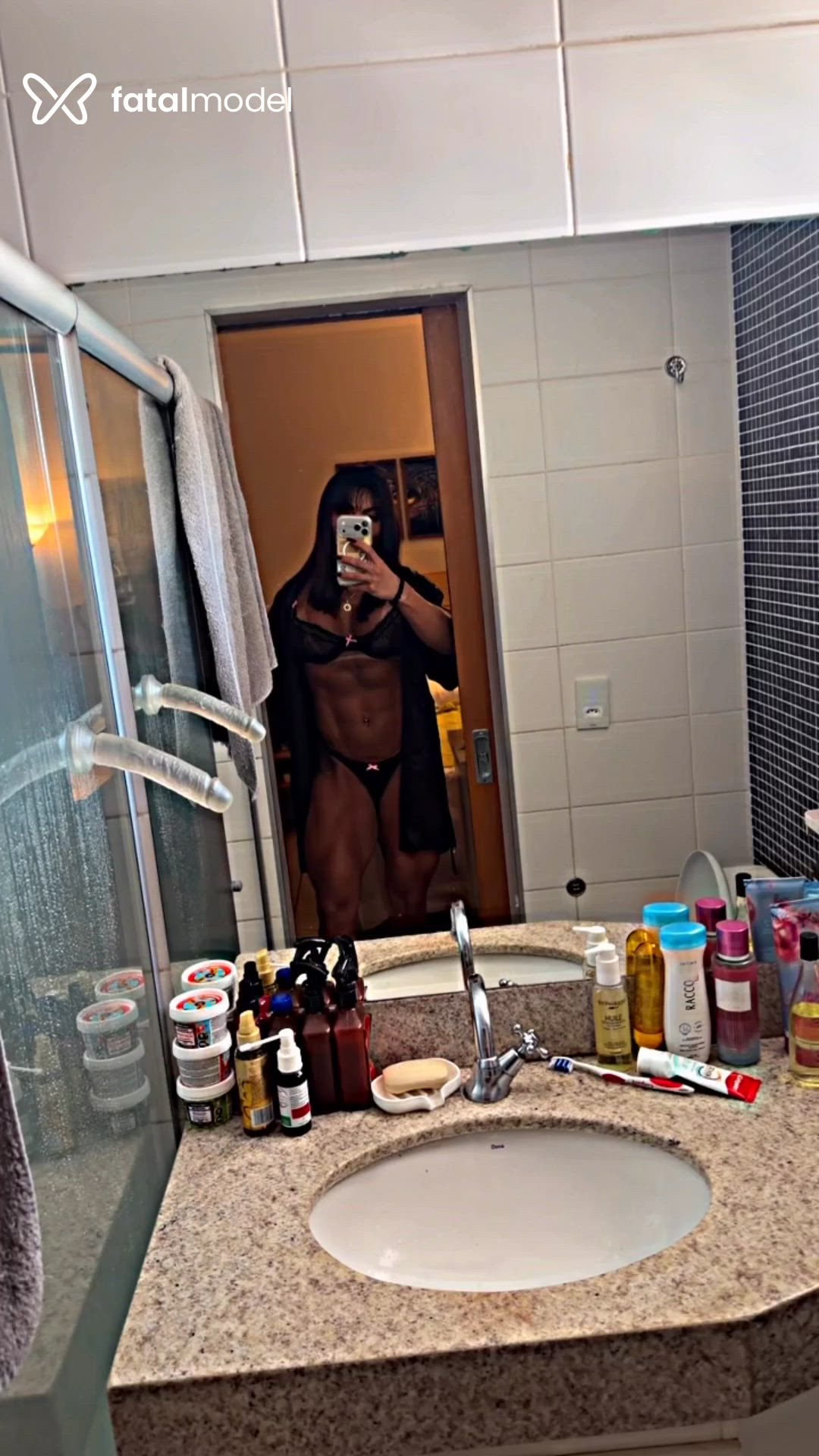 Acompanhante mulher trans morena (o) de olhos castanhos - Annye rocha
