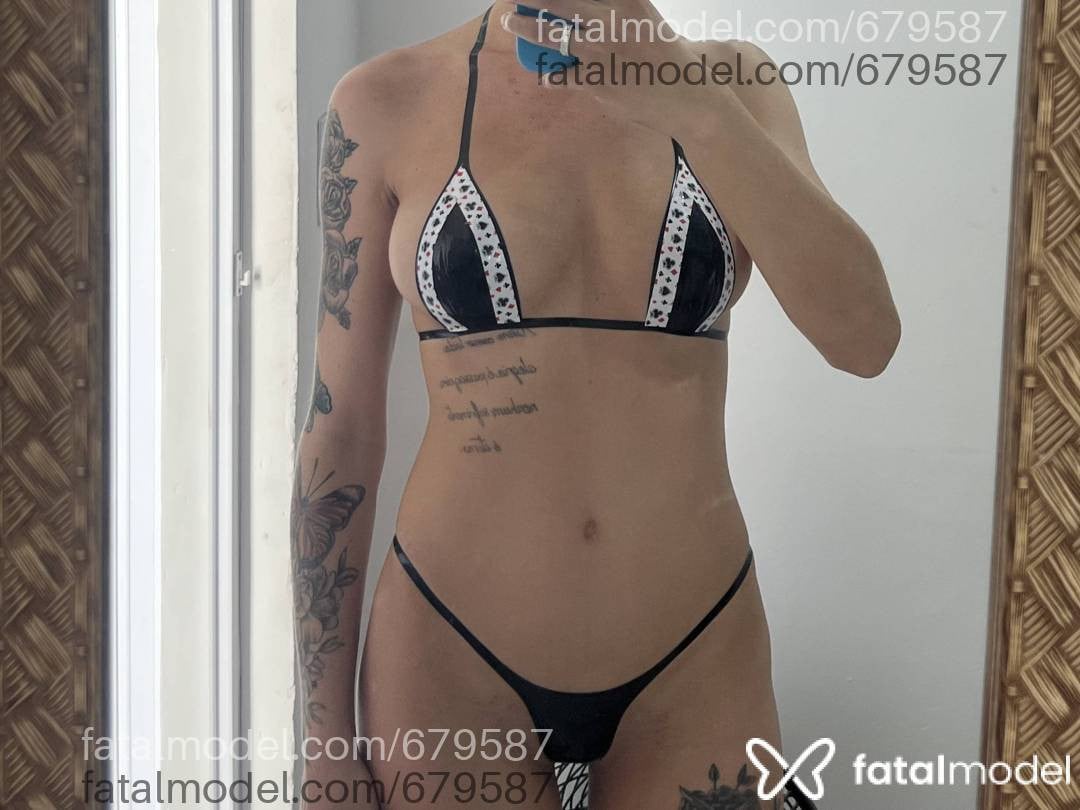 Acompanhante mulher loira (o) de olhos mel - Julia dias
