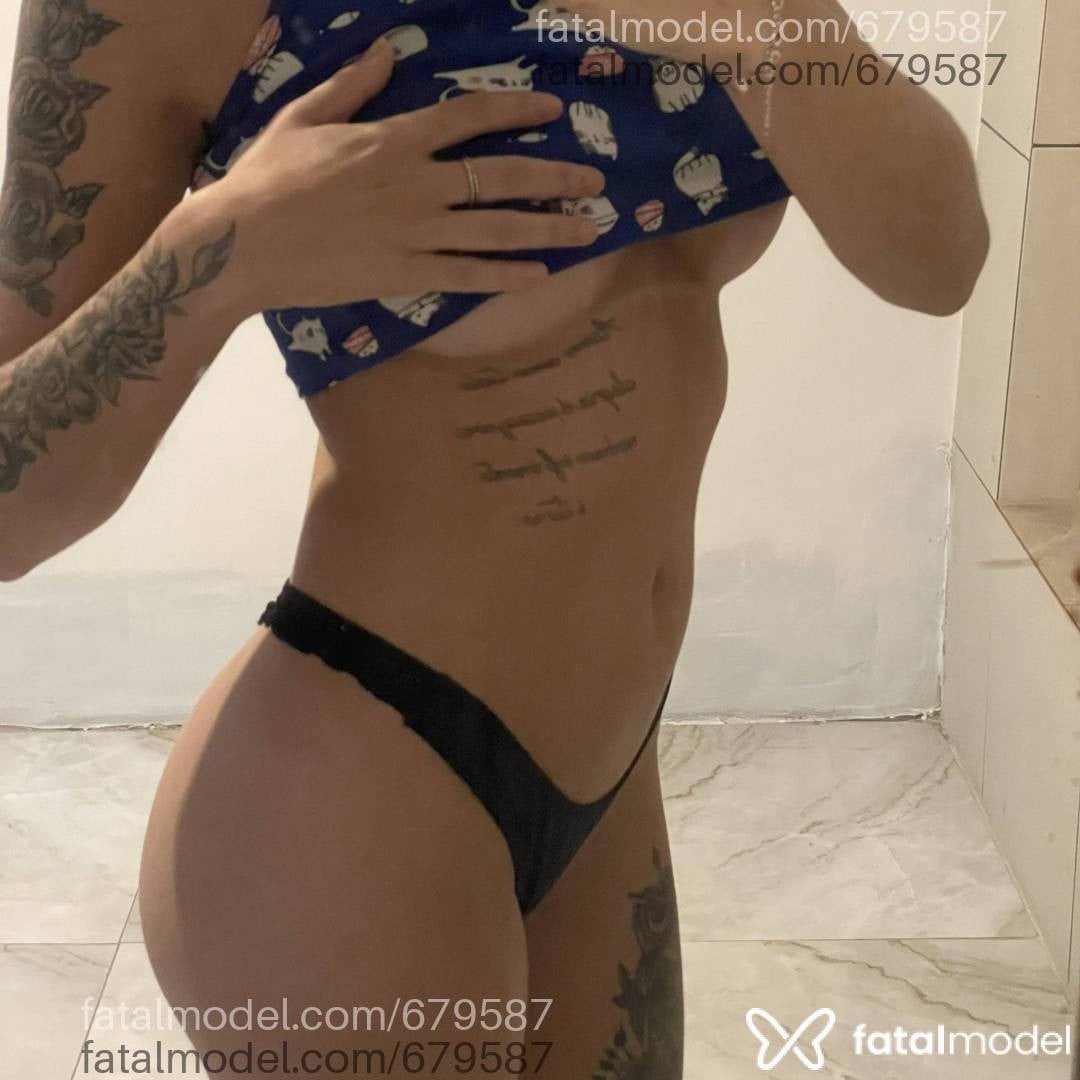 Acompanhante mulher loira (o) de olhos mel - Julia dias