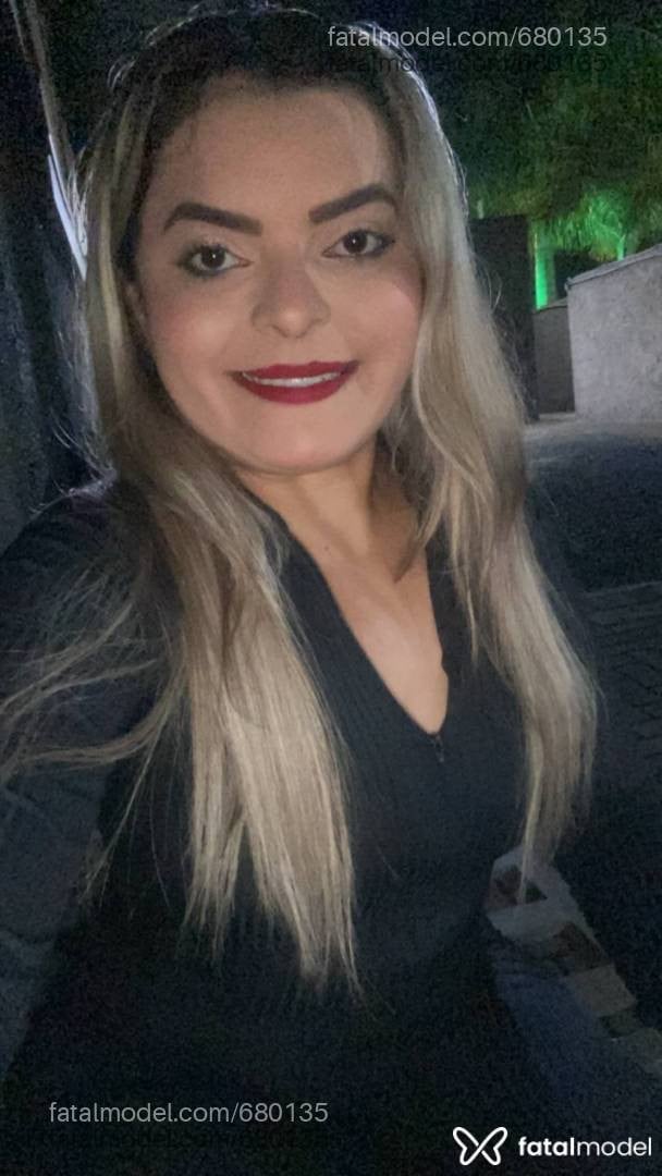 Acompanhante mulher loira (o) de olhos castanhos - Bruna Kelly