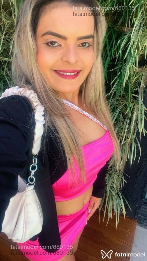 Acompanhante mulher loira (o) de olhos castanhos - Bruna Kelly