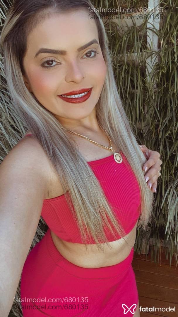 Acompanhante mulher loira (o) de olhos castanhos - Bruna Kelly