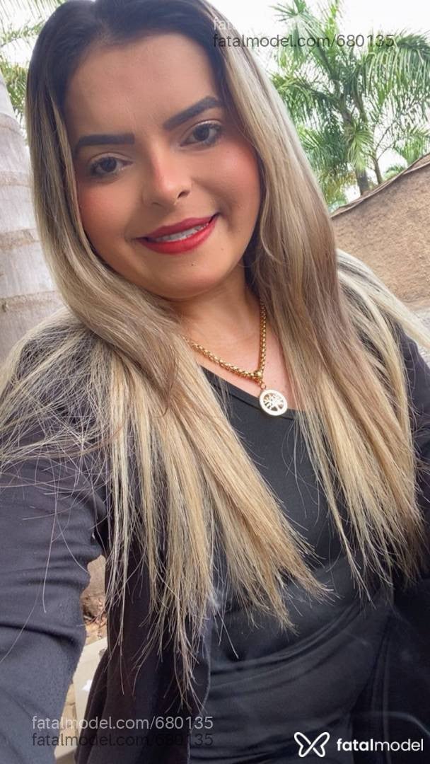 Acompanhante mulher loira (o) de olhos castanhos - Bruna Kelly