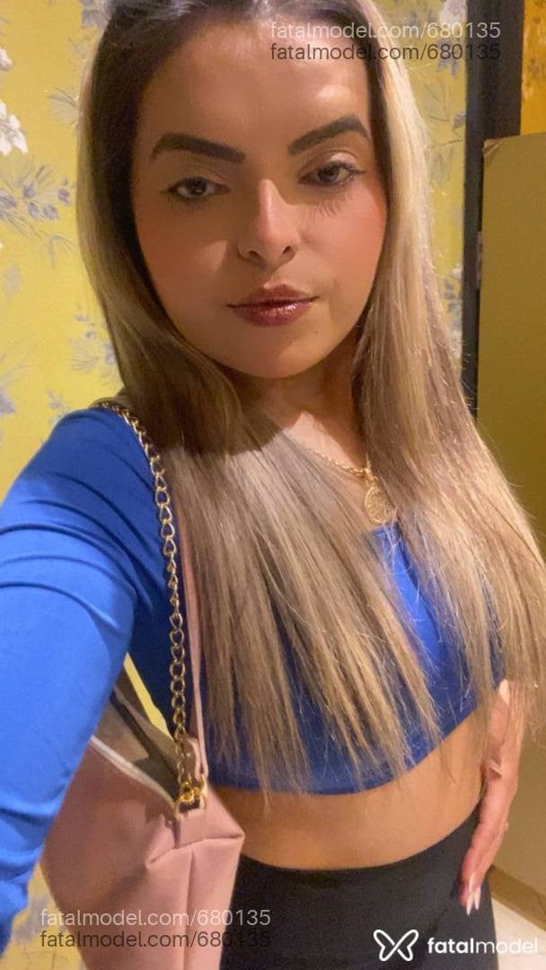 Acompanhante mulher loira (o) de olhos castanhos - Bruna Kelly