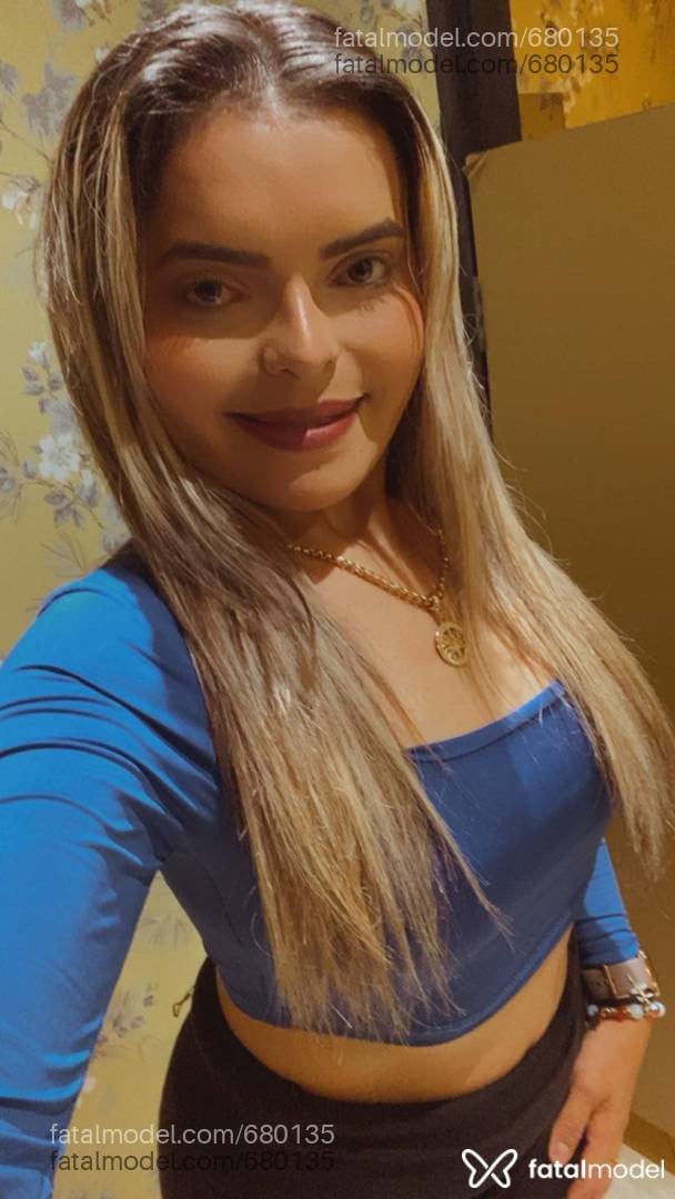 Acompanhante mulher loira (o) de olhos castanhos - Bruna Kelly
