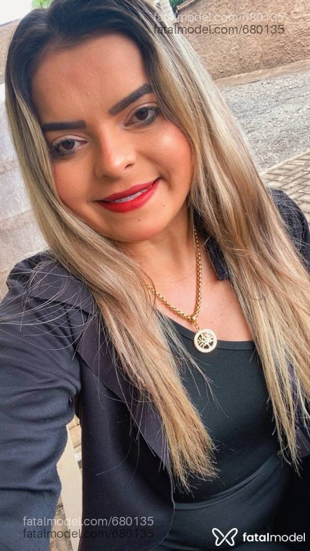 Acompanhante mulher loira (o) de olhos castanhos - Bruna Kelly