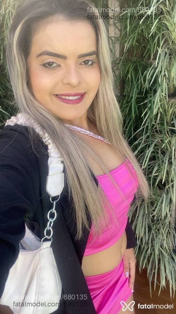 Acompanhante mulher loira (o) de olhos castanhos - Bruna Kelly