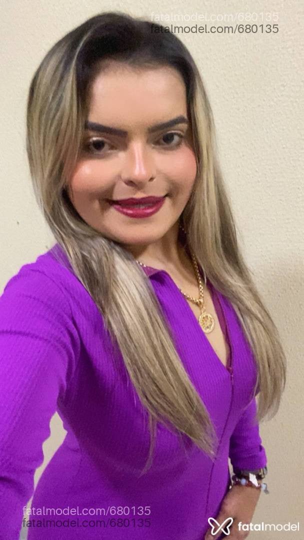 Acompanhante mulher loira (o) de olhos castanhos - Bruna Kelly