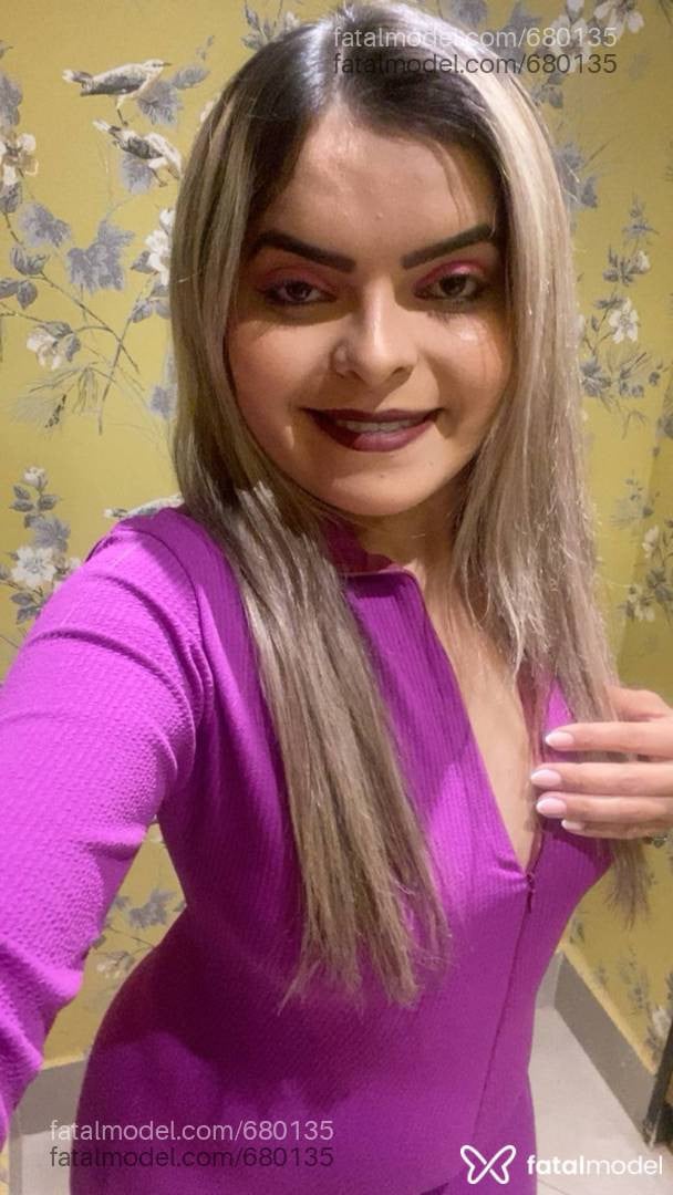 Acompanhante mulher loira (o) de olhos castanhos - Bruna Kelly