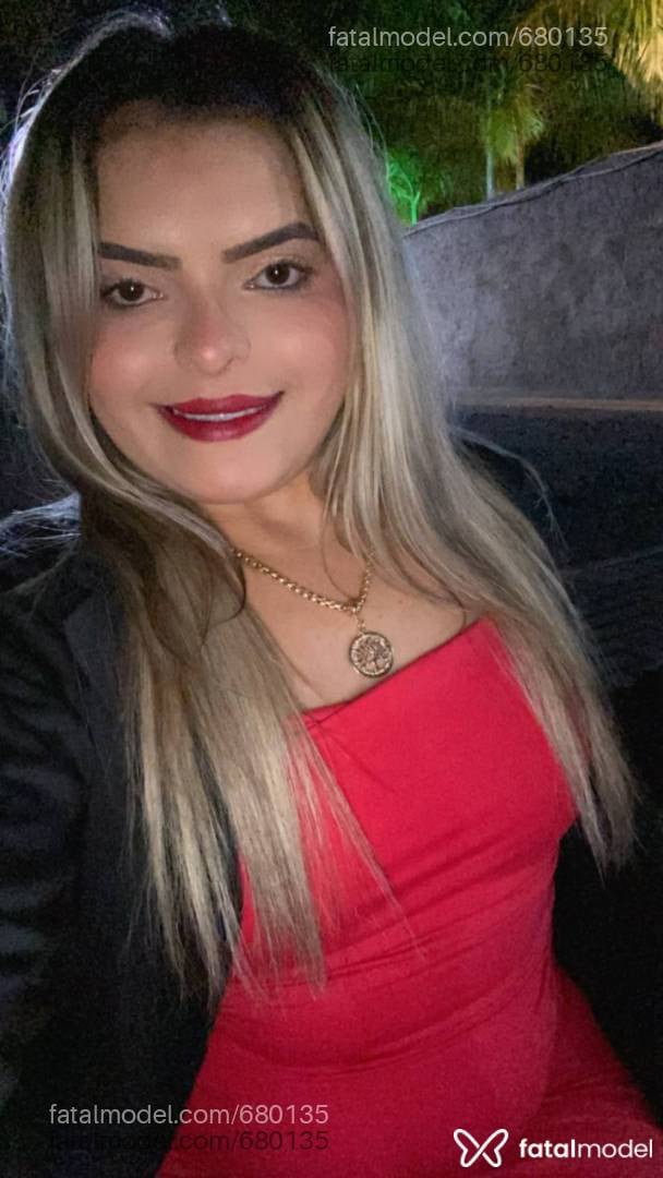 Acompanhante mulher loira (o) de olhos castanhos - Bruna Kelly