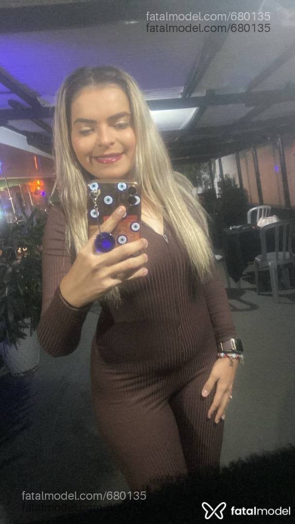 Acompanhante mulher loira (o) de olhos castanhos - Bruna Kelly