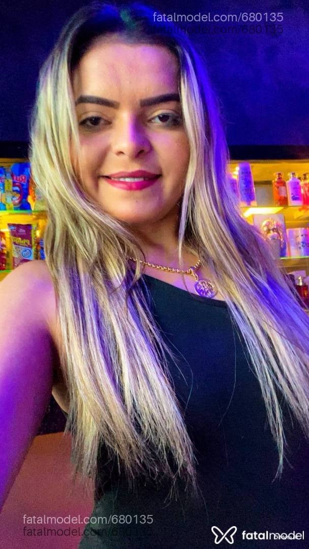 Acompanhante mulher loira (o) de olhos castanhos - Bruna Kelly