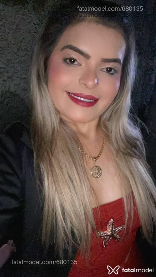 Acompanhante mulher loira (o) de olhos castanhos - Bruna Kelly