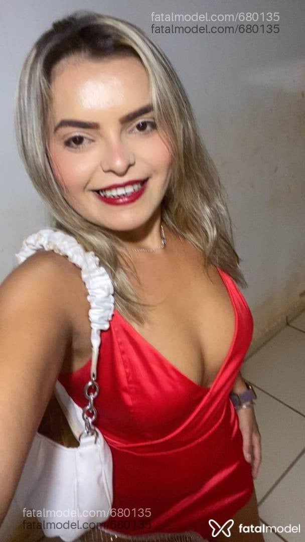 Acompanhante mulher loira (o) de olhos castanhos - Bruna Kelly