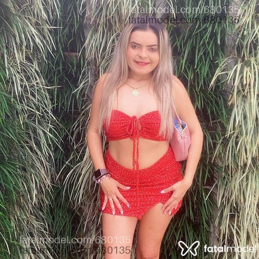 Acompanhante mulher loira (o) de olhos castanhos - Bruna Kelly