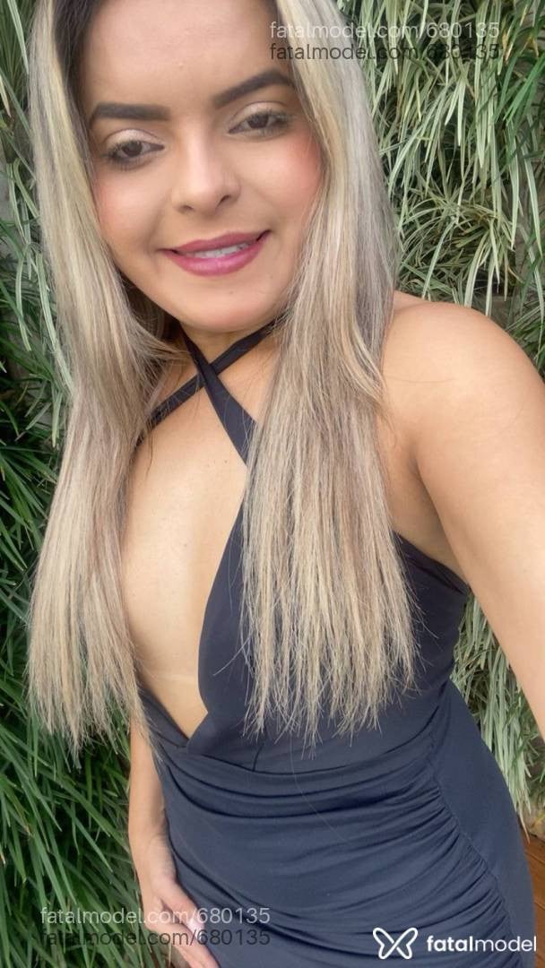 Acompanhante mulher loira (o) de olhos castanhos - Bruna Kelly
