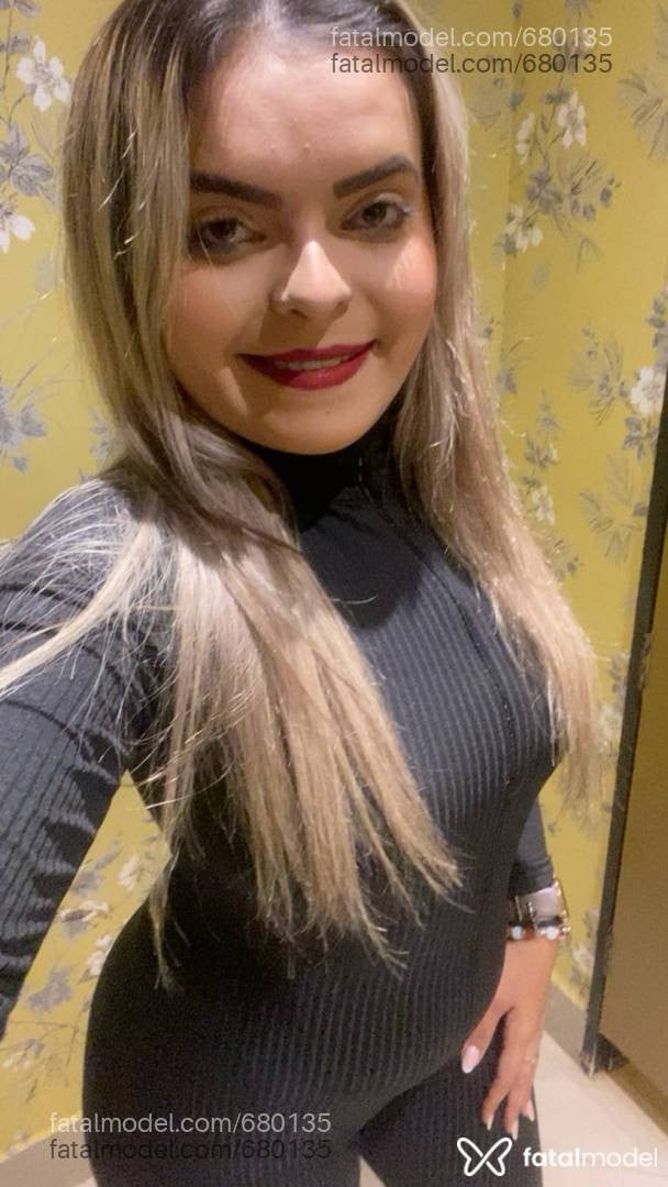 Acompanhante mulher loira (o) de olhos castanhos - Bruna Kelly