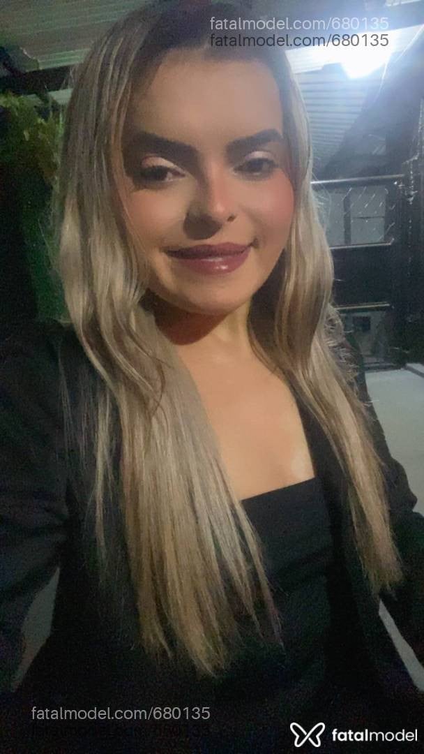 Acompanhante mulher loira (o) de olhos castanhos - Bruna Kelly