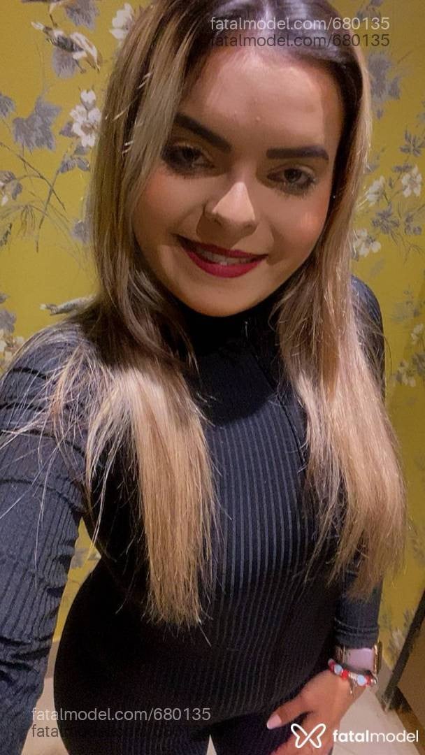 Acompanhante mulher loira (o) de olhos castanhos - Bruna Kelly