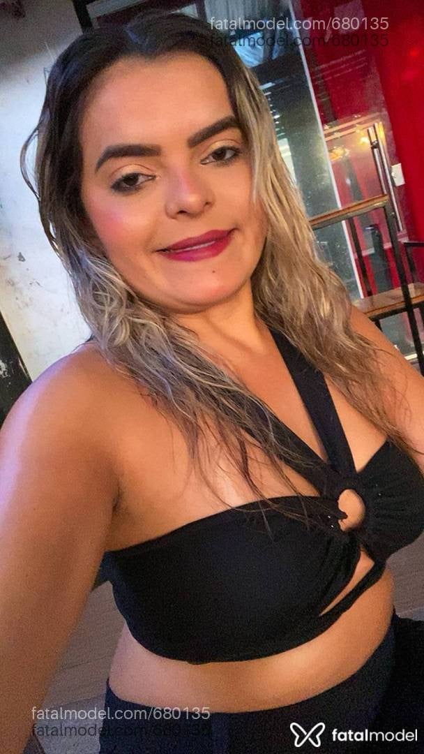 Acompanhante mulher loira (o) de olhos castanhos - Bruna Kelly
