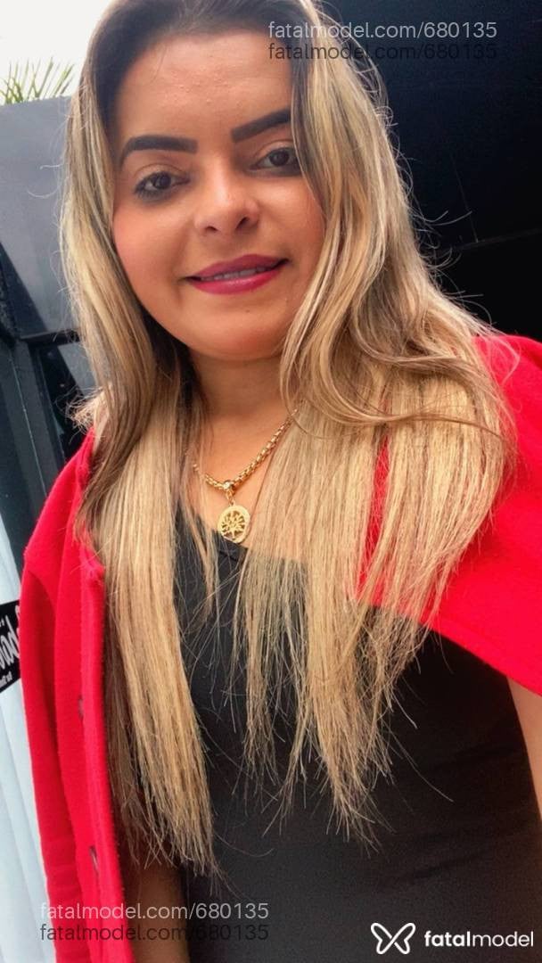 Acompanhante mulher loira (o) de olhos castanhos - Bruna Kelly