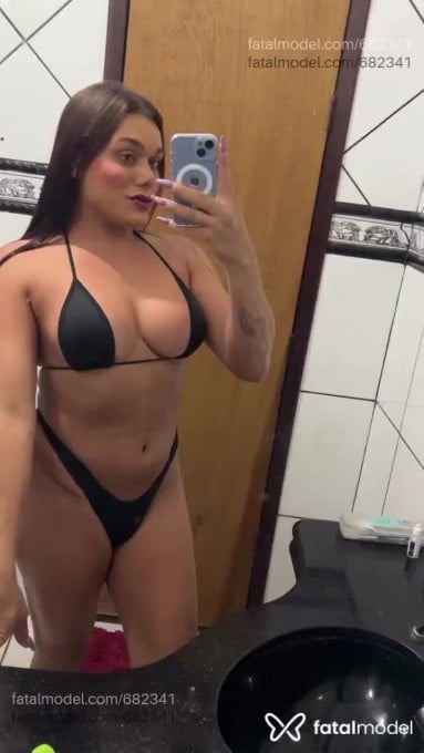 Acompanhante mulher trans com cabelo castanho de olhos castanhos - Samyra