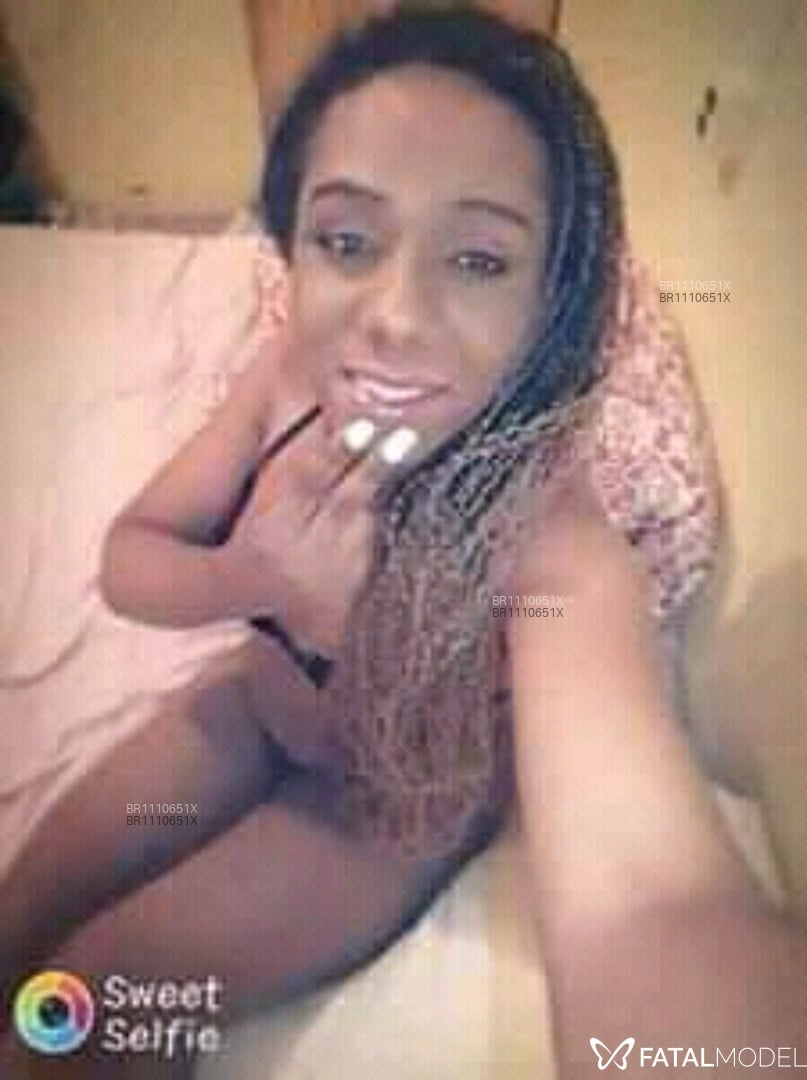 Acompanhante mulher trans morena (o) de olhos castanhos em Camaquã - Marcelly