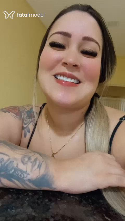 Acompanhante mulher loira (o) de olhos castanhos - Yasmin Pacheco