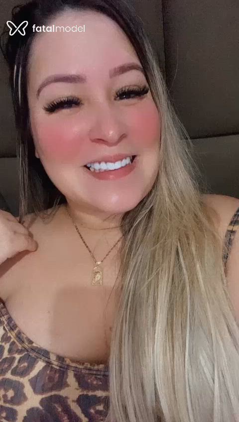 Acompanhante mulher loira (o) de olhos castanhos - Yasmin Pacheco
