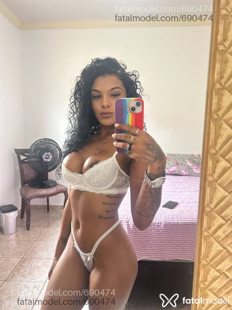 Acompanhante mulher morena (o) de olhos mel - Maya souza