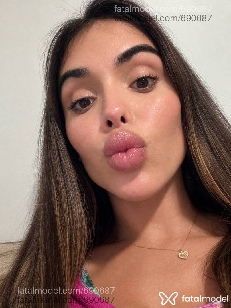 Acompanhante mulher trans com cabelo castanho de olhos castanhos - Morena