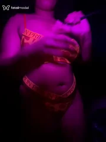 Acompanhante mulher com cabelo castanho de olhos castanhos - Jully Patrizia
