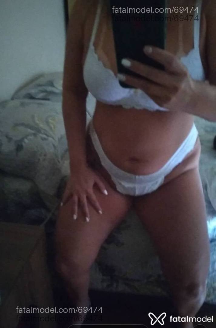 Acompanhante mulher loira (o) de olhos pretos - Nicole