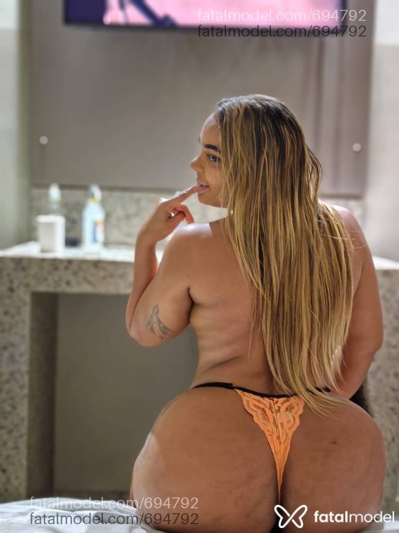Acompanhante mulher loira (o) de olhos castanhos - Nanda Farias