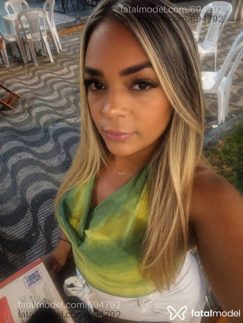 Acompanhante mulher loira (o) de olhos castanhos - Rafaela Sodré