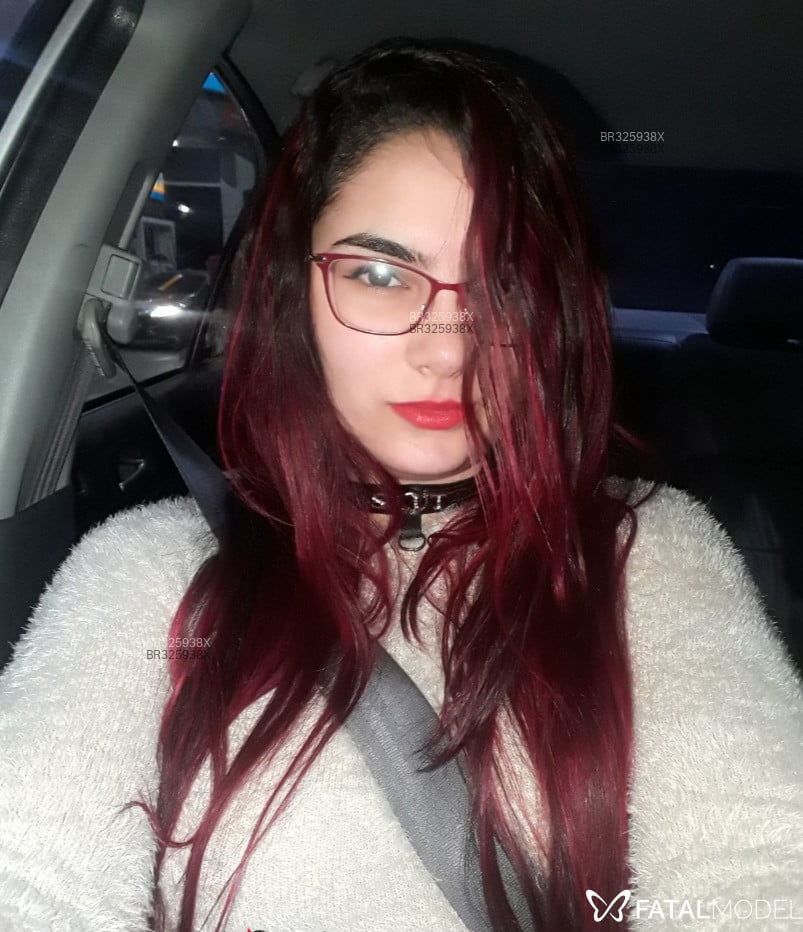 Acompanhante mulher com cabelo colorido de olhos castanhos em Ibiúna Acompanhante mulher com cabelo colorido de olhos castanhos em Ibiúna - Ingrid Nynffa