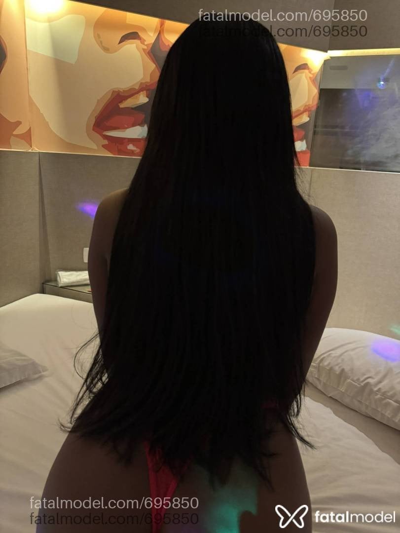 Acompanhante mulher morena (o) de olhos castanhos - Daphiny