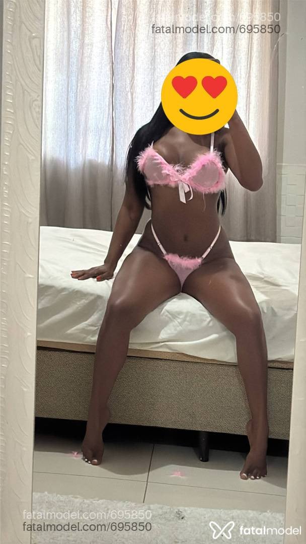 Acompanhante mulher morena (o) de olhos castanhos - Daphiny
