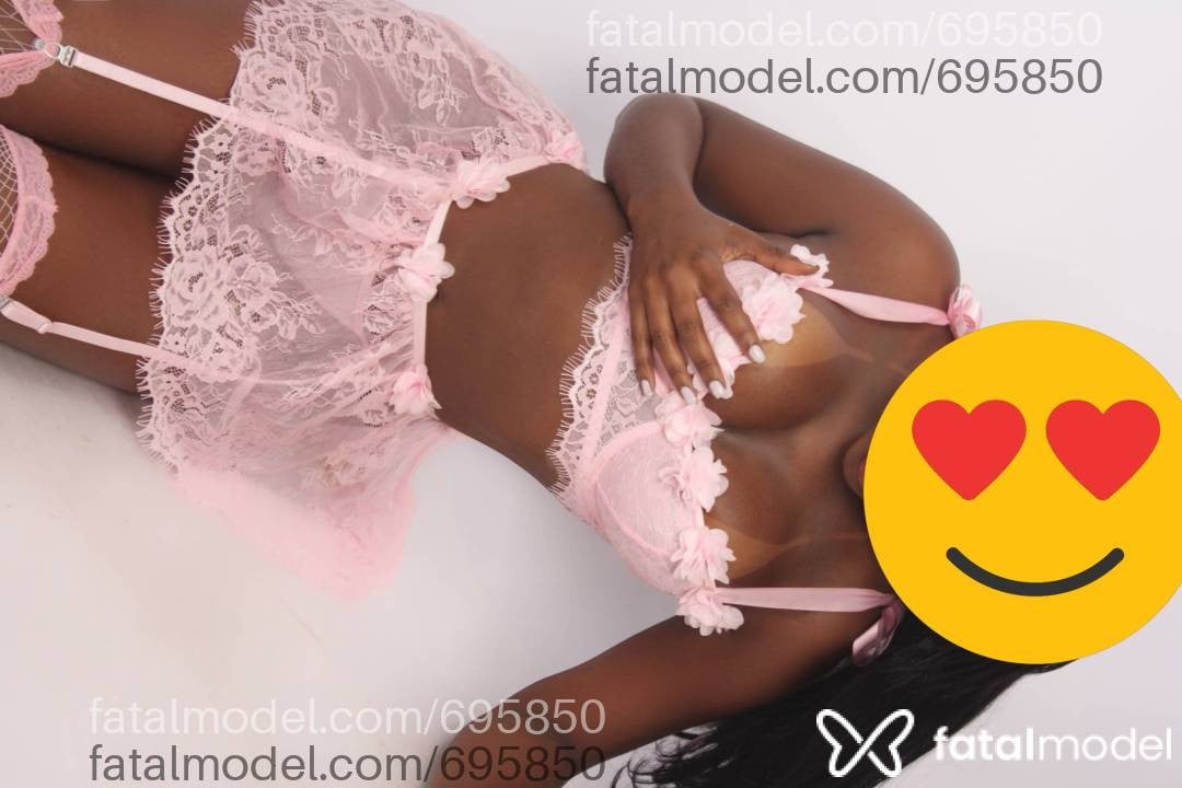 Acompanhante mulher morena (o) de olhos castanhos - Daphiny