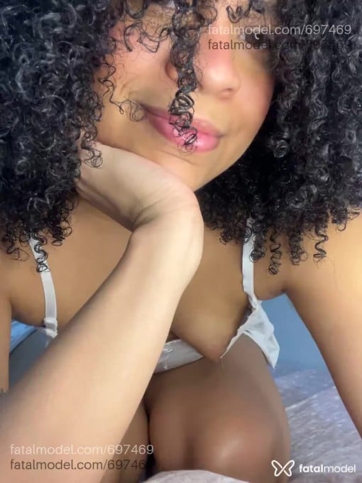 Acompanhante mulher com cabelo castanho de olhos mel em Virtual - Clara
