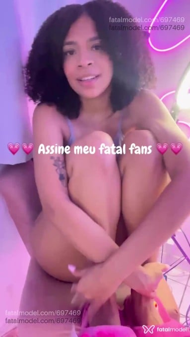 Acompanhante mulher com cabelo castanho de olhos mel em Virtual - Clara