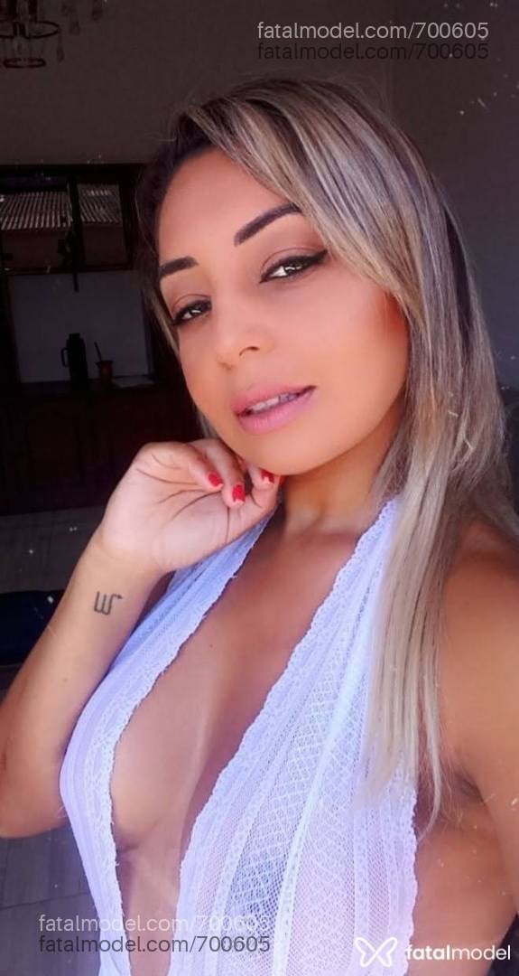Acompanhante mulher loira (o) de olhos castanhos - Raquel