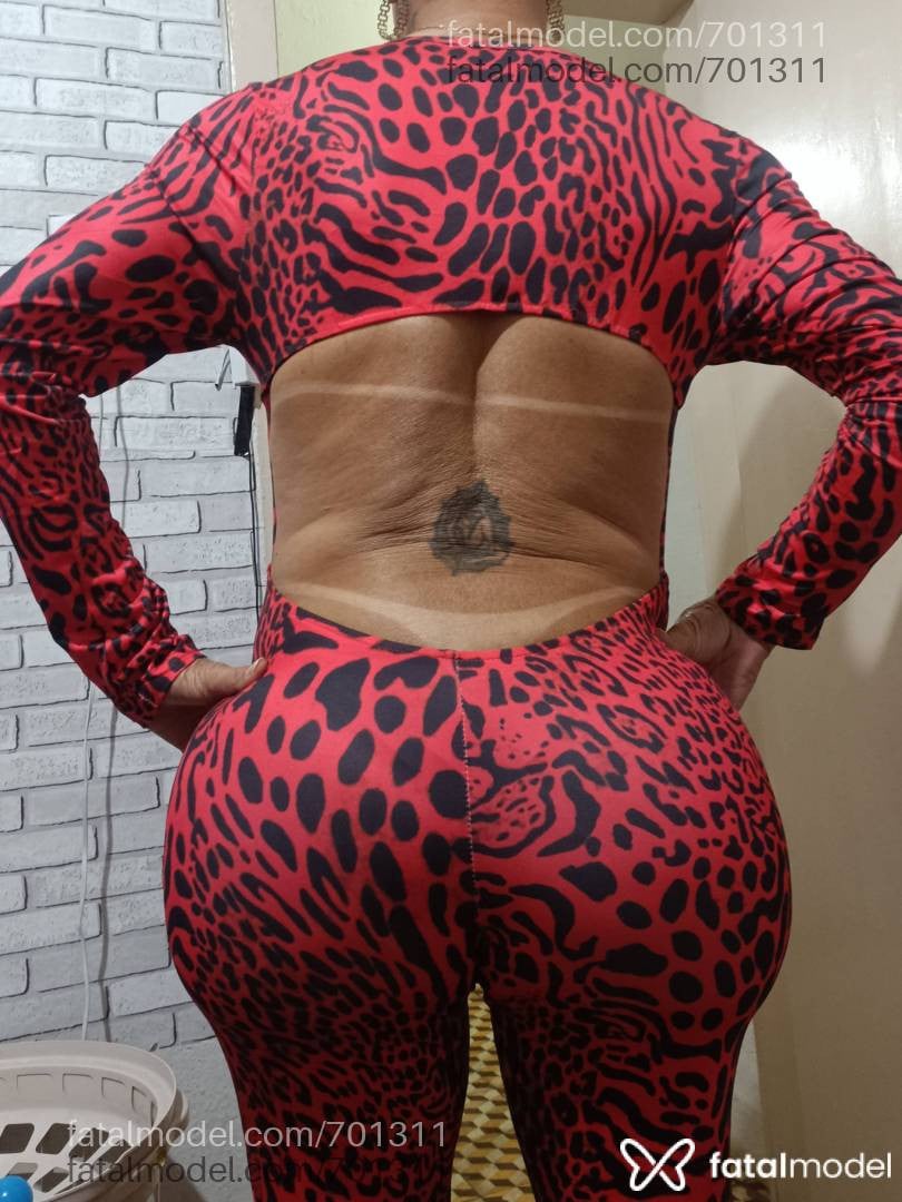 Acompanhante mulher trans com cabelo castanho de olhos castanhos - Doris Barbosa